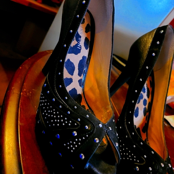 Heels - Picture 1 of 3